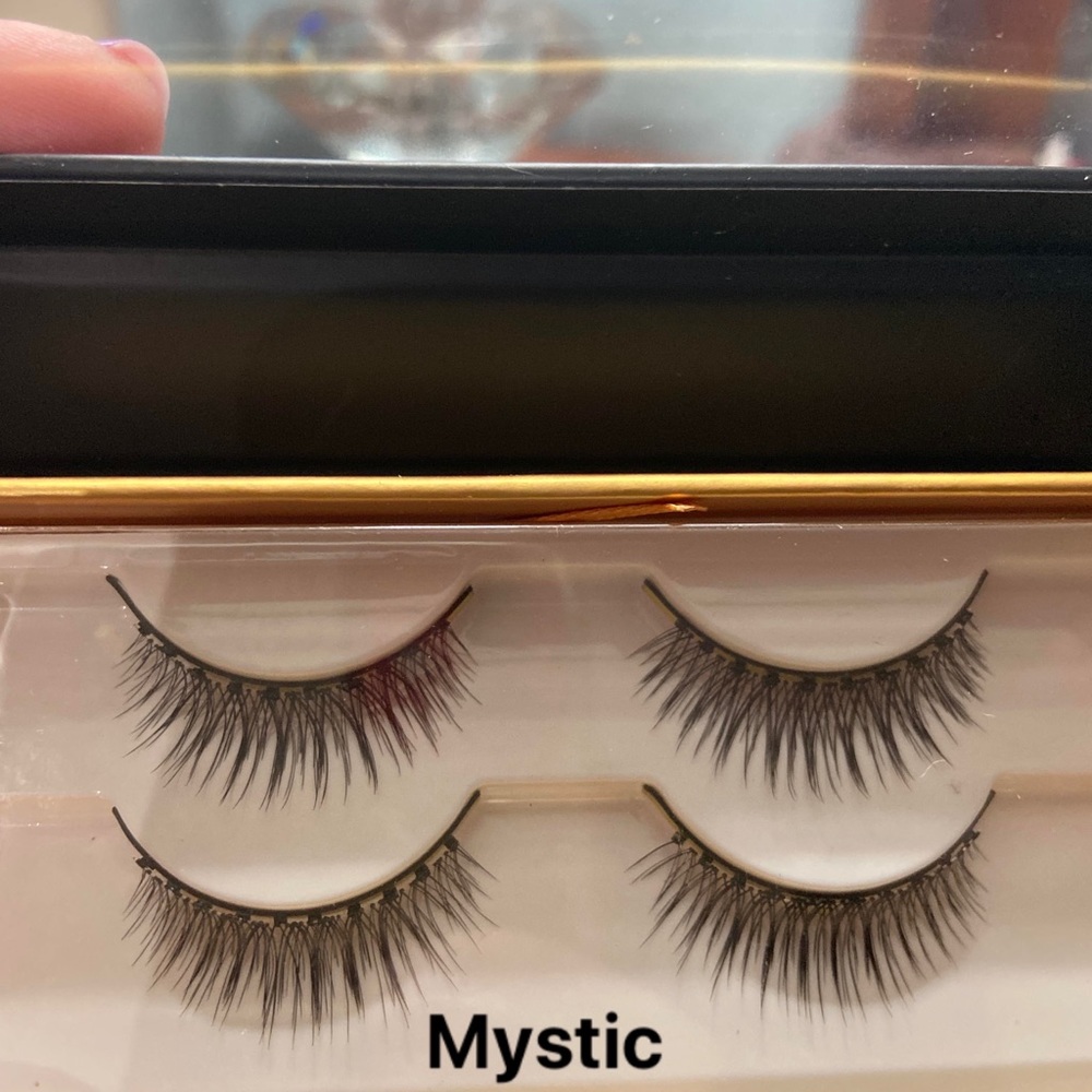Magnetic Lashes are vegan & cruelty free.